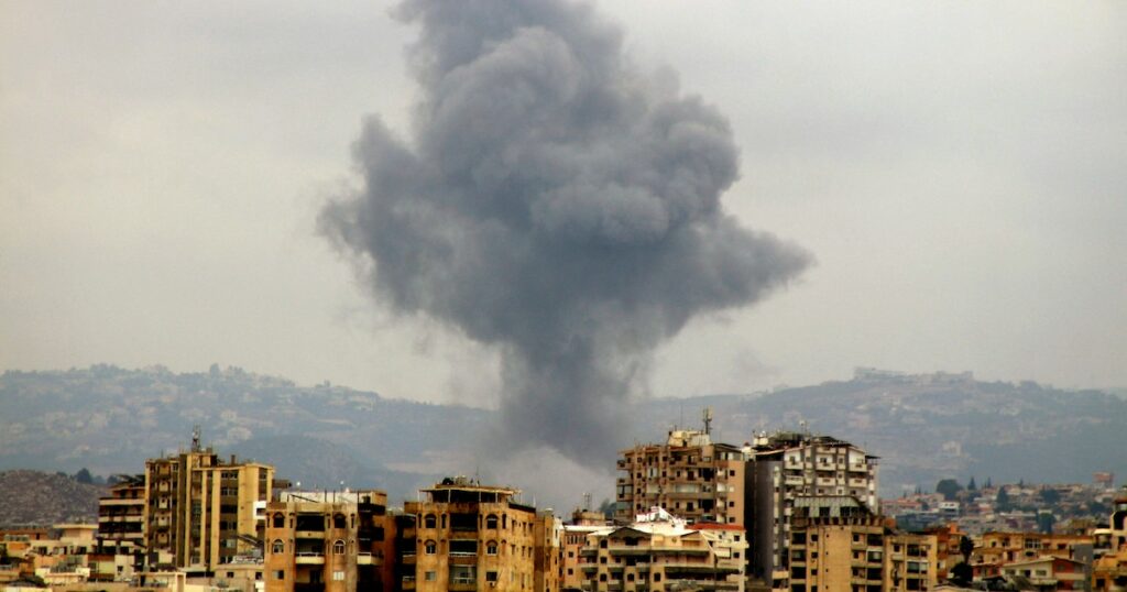 Frappe israélienne sur la ville de Tyre, dans le sud du Liban, le 7 octobre 2024.