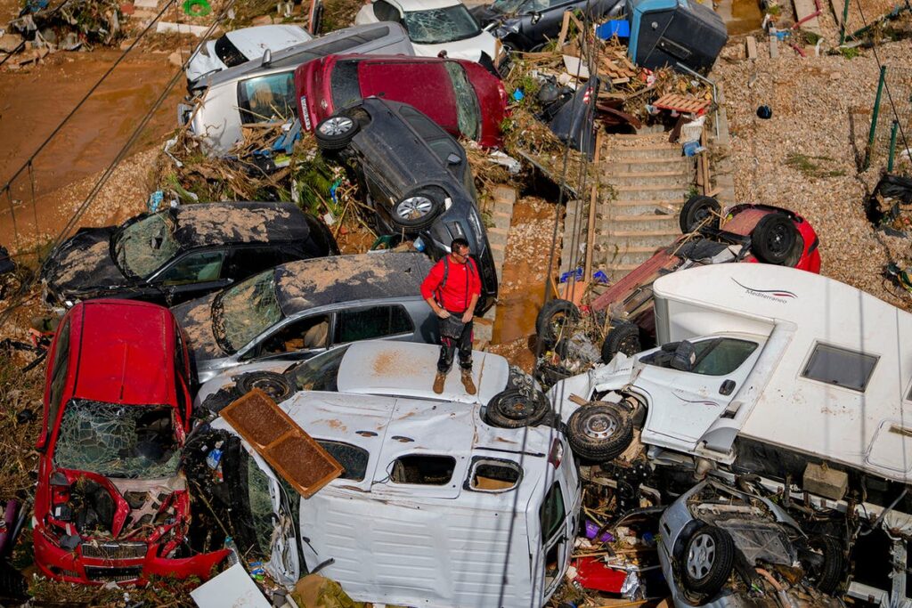 Spain floods latest: New red alert as death toll passes 150 and residents warned to brace for more fatalities