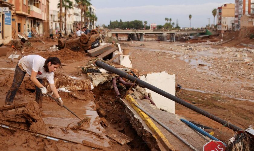 Unwetter: Spanien schickt weitere Soldaten in Katastrophengebiete