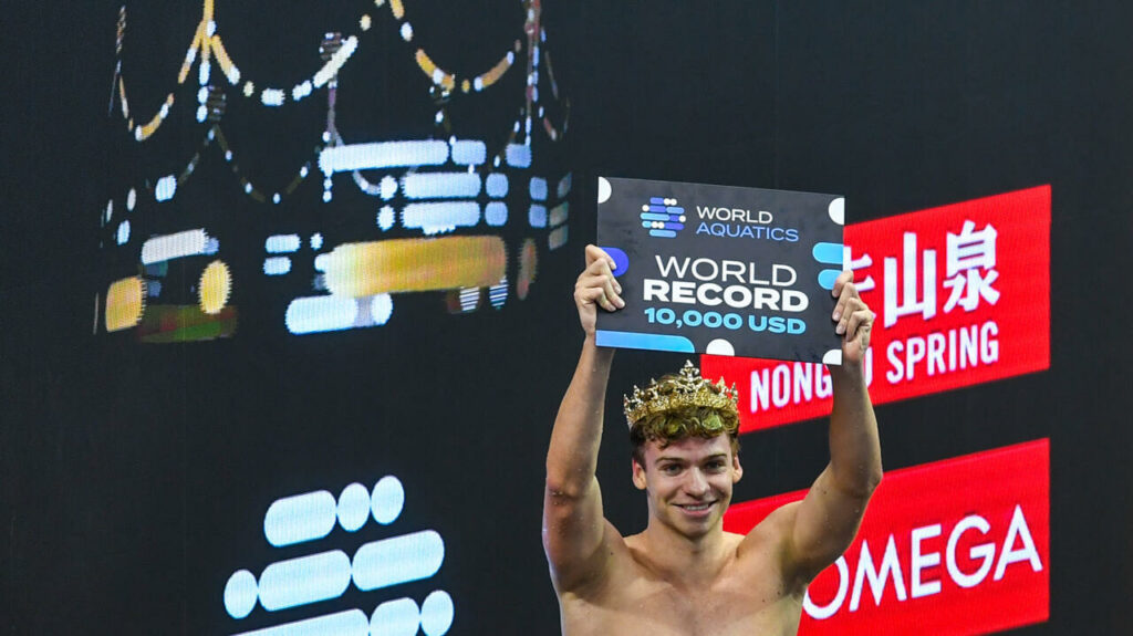 Natation: Léon Marchand pulvérise le record du monde du 200 m quatre nages