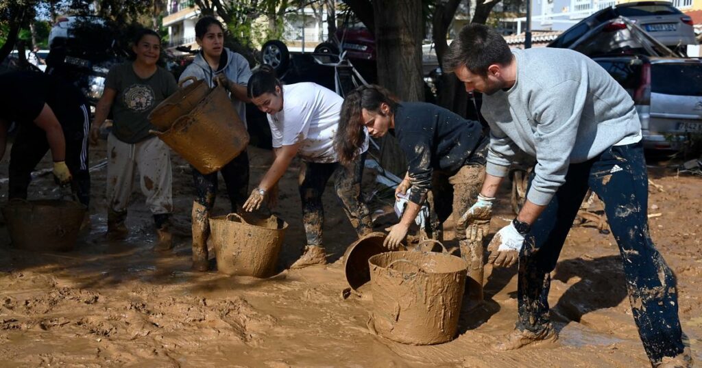 Inondations meurtrières en Espagne : l’heure est à l’“unité face au grand chaos”