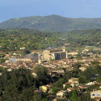 Ce que l'on sait sur le corps découvert dans le coffre d'une voiture à Saint-Maximin-la-Sainte-Baume