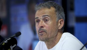 Ligue 1 : Luis Enrique "condamne" les chants homophobes mais regrette que les sanctions ne visent "que le PSG"