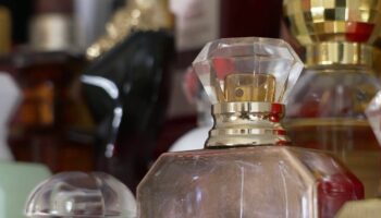 Les parfums dupes, une pratique légale mais controversée