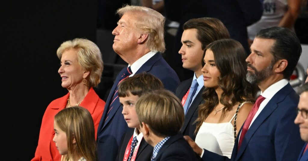 Donald Trump n’avance pas seul dans sa campagne. Sa famille, devenue presque aussi célèbre que lui, est bien présente pour l’épauler dans sa course à la Maison-Blanche.