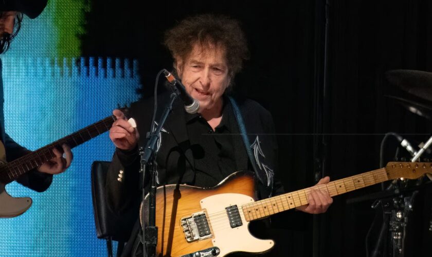 Bob Dylan review, Bournemouth: Folk-rock’s finest songwriter seems to exist beyond music