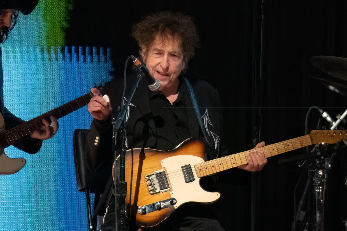 Bob Dylan review, Bournemouth: Folk-rock’s finest songwriter seems to exist beyond music