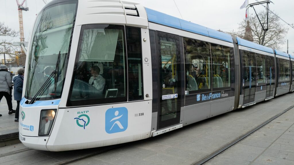 Val-d'Oise : un enfant de 4 ans grièvement blessé après avoir été percuté par un tramway à Sarcelles