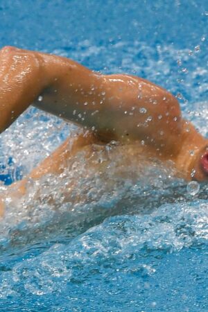 VIDEO. Léon Marchand, vainqueur du 400 m quatre nages et 2e du 200 m nage libre à Singapour, remporte la Coupe du monde de natation en petit bassin