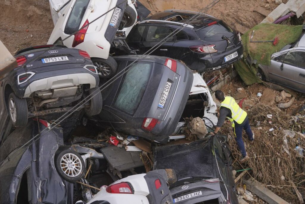 Inondations en Espagne : la recherche des corps se poursuit avec de nouveaux renforts