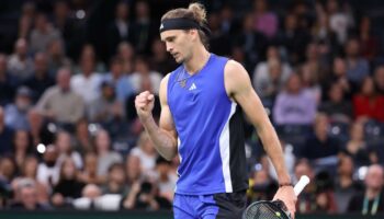 Alexander Zverev schlägt Holger Rune und zieht ins Finale von Paris ein