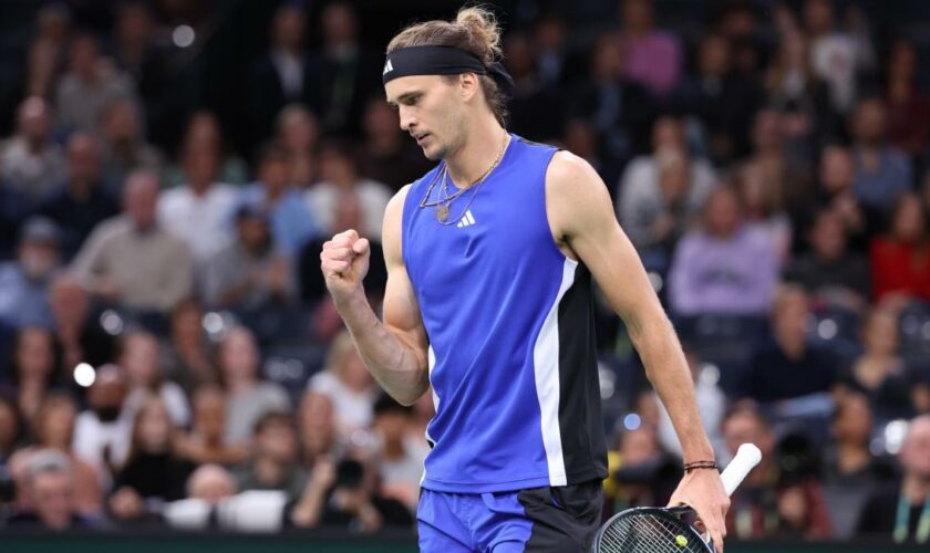 Alexander Zverev schlägt Holger Rune und zieht ins Finale von Paris ein