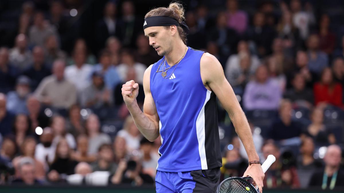 Alexander Zverev schlägt Holger Rune und zieht ins Finale von Paris ein