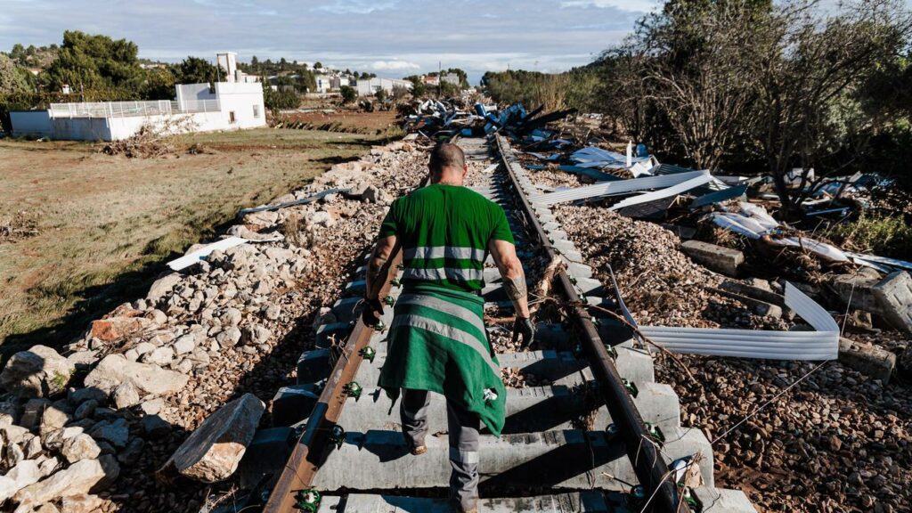 Unwetter: Spanien schickt 10.000 weitere Soldaten und Polizisten ins Flutgebiet