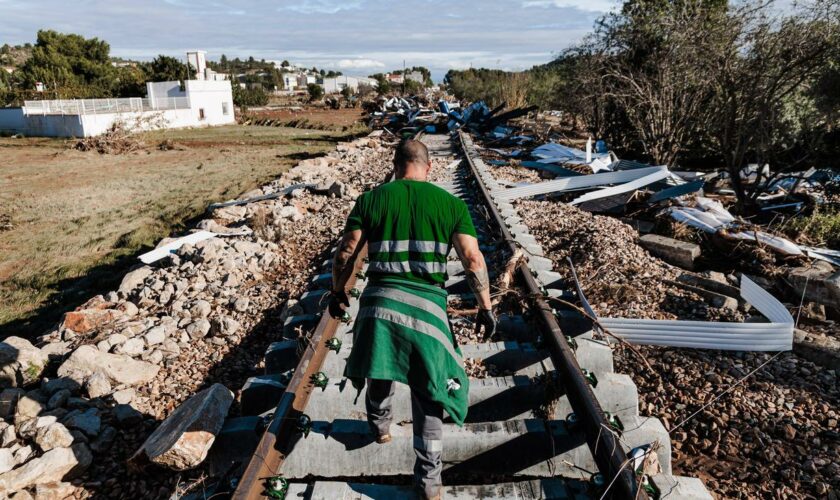 Unwetter: Spanien schickt 10.000 weitere Soldaten und Polizisten ins Flutgebiet