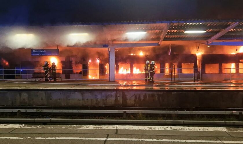 Zug stand an Berliner Bahnhof in Flammen