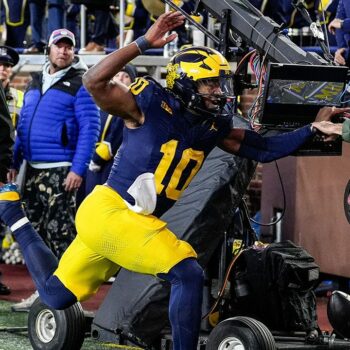 Michigan's trick play fails miserably; backup quarterback gets leveled by television camera