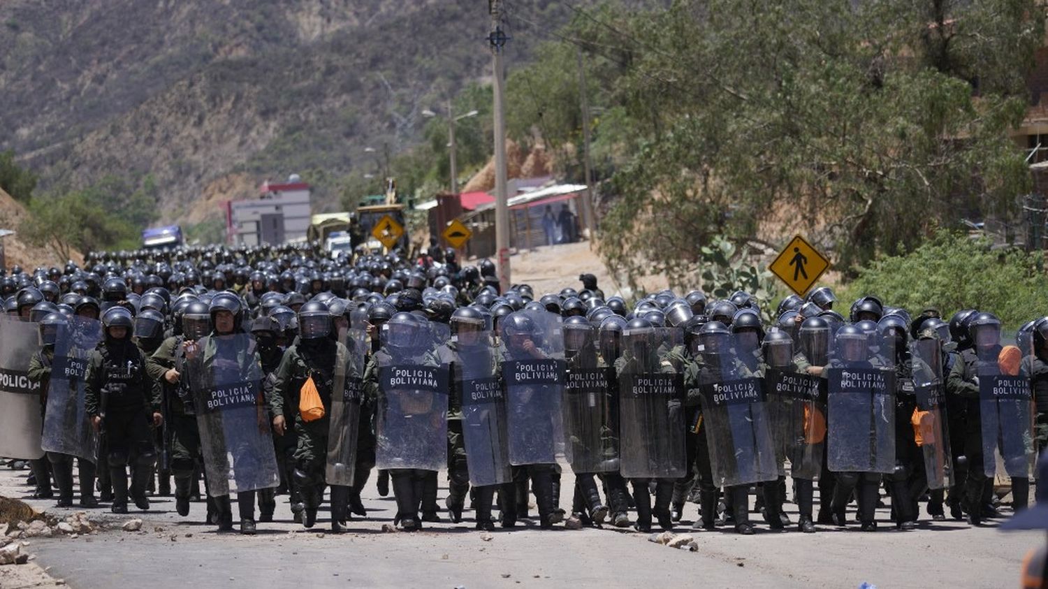 En Bolivie, les partisans de l'ex-président Evo Morales retiennent "plus de 200 militaires", selon les autorités