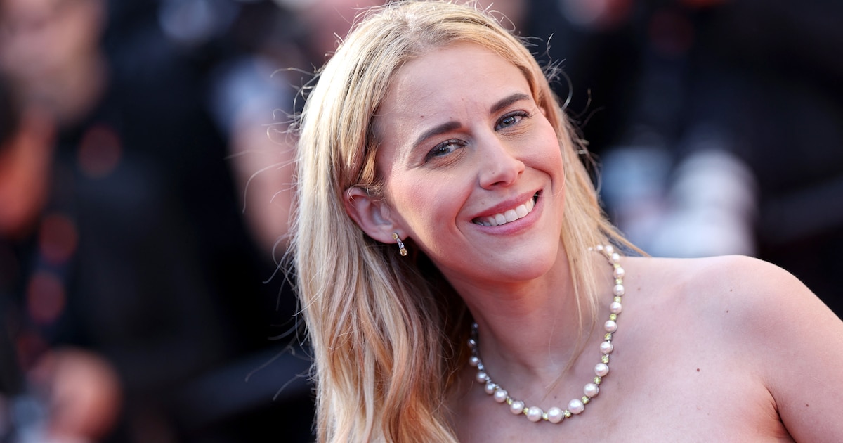 Sarah Saldmann participe sur le tapis rouge lors du 77e Festival annuel de Cannes au Palais des Festivals le 17 mai 2024 à Cannes, France.