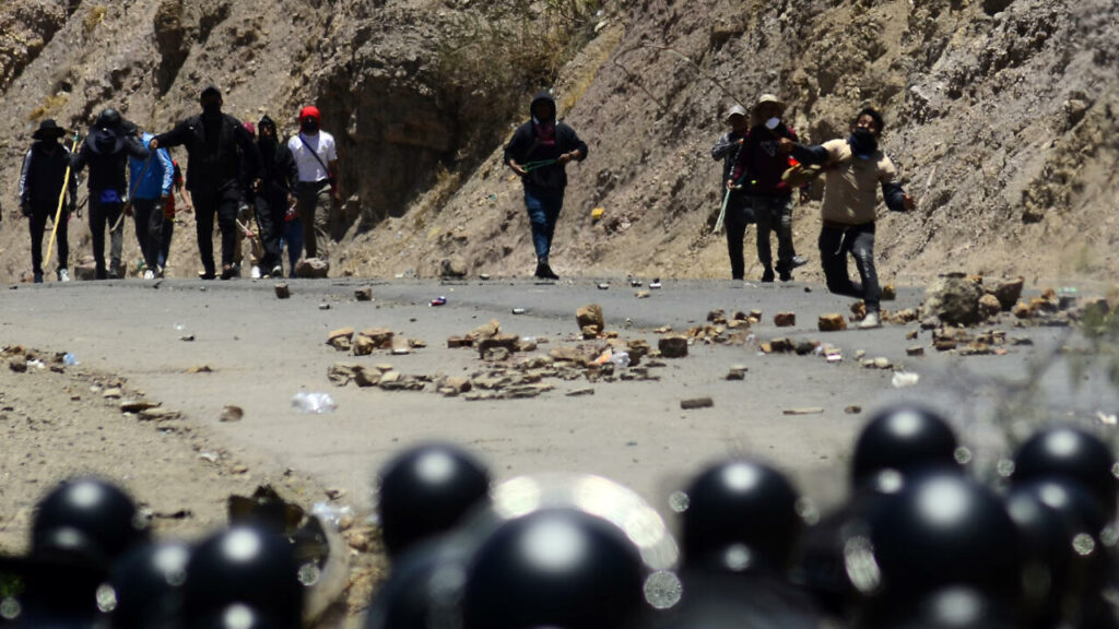 En Bolivie, les partisans de l'ex-président Morales retiennent 200 militaires