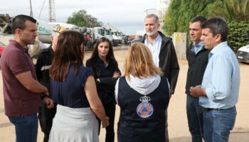 Inondations en Espagne : le roi Felipe VI et la reine Letizia se recueillent près de Valence