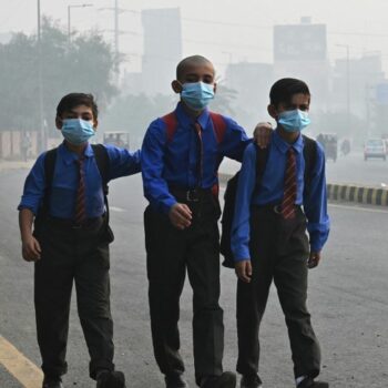 Au Pakistan, la ville de Lahore ferme ses écoles pendant une semaine en raison d'une pollution record