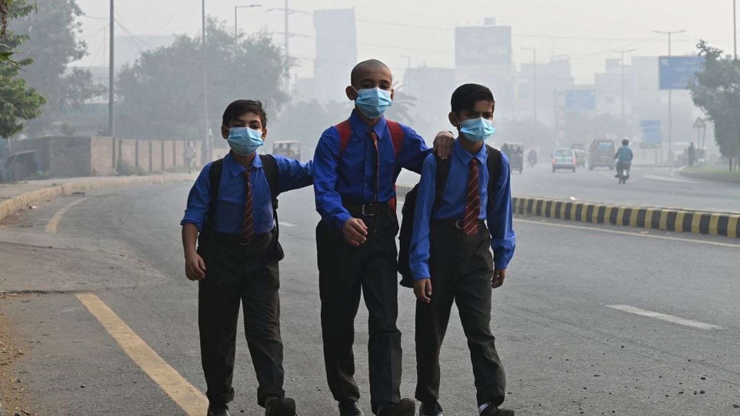 Au Pakistan, la ville de Lahore ferme ses écoles pendant une semaine en raison d'une pollution record