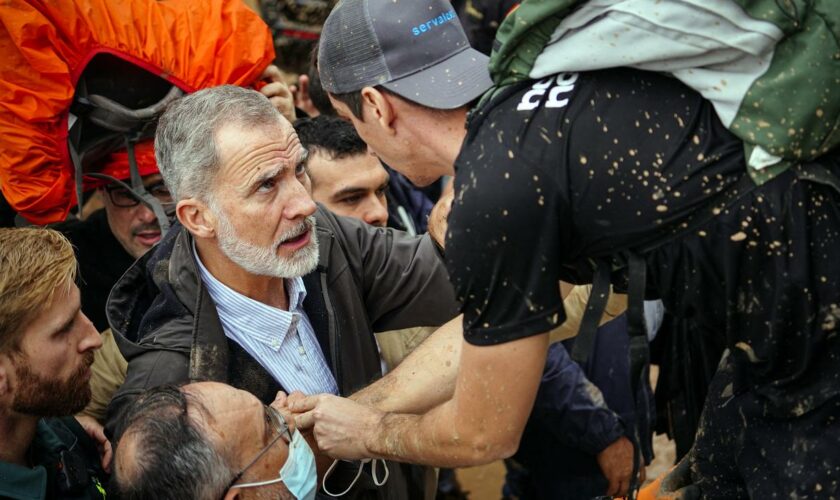 Spanisches Königspaar im Hochwassergebiet: Wütende Proteste gegen Spaniens König Felipe VI.