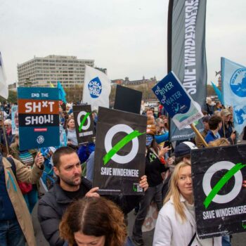 Londres : des milliers de personnes manifestent contre la pollution de l’eau