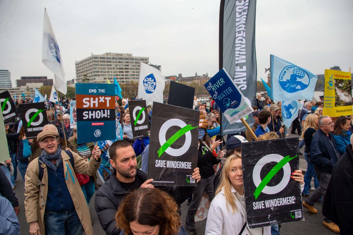 Londres : des milliers de personnes manifestent contre la pollution de l’eau