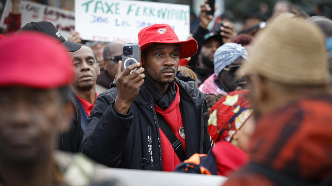 Manifestation à Paris de la diaspora ultramarine contre la vie chère