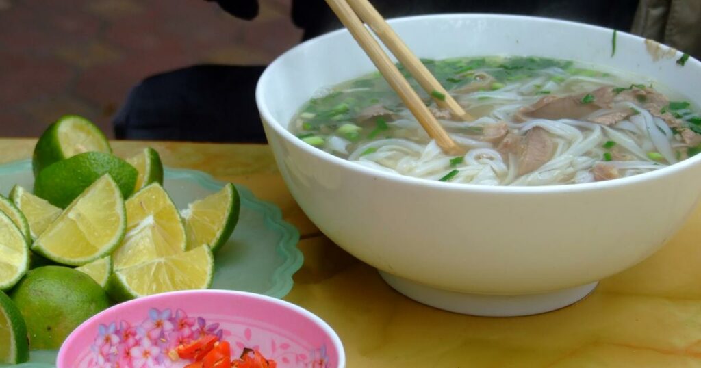 Street food à Hanoï : à la découverte des trésors culinaires du Vietnam