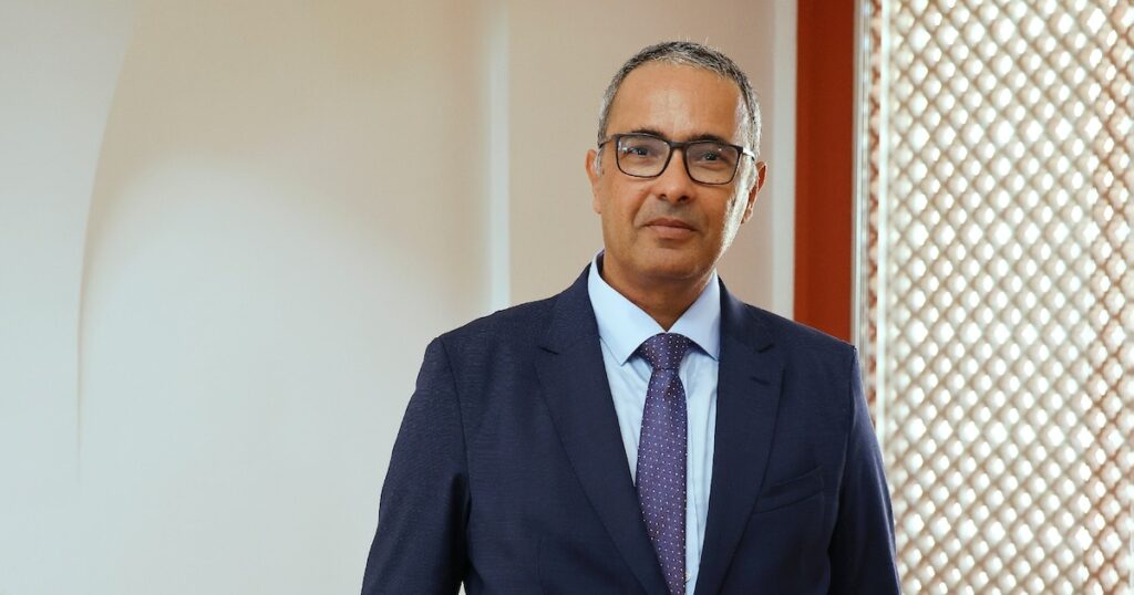 L'écrivain franco-algérien Kamel Daoud, le 27 août 2022 à Oran, en Algérie