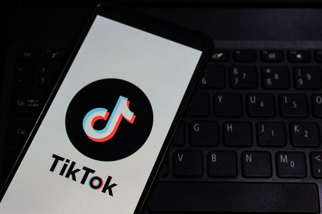 TikTok assigné en justice par sept familles en France pour « promotion du suicide »