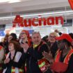 Auchan s’apprête à supprimer des milliers d’emplois, la gauche monte au créneau