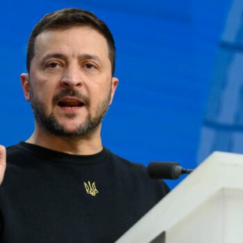 Guerre en Ukraine : Volodymyr Zelensky affirme que 11 000 soldats nord-coréens sont déployés dans la région russe de Koursk