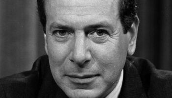 « Si la gauche se cherche, notre simple ambition est de l’aider à se trouver » : le premier éditorial de Jean Daniel en 1964