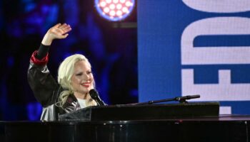 Lady Gaga soutient Kamala Harris avec un message pour les électrices lors du dernier meeting de la candidate