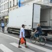 Moins nombreux mais plus polluants, les poids lourds et les utilitaires responsables de 40% de la pollution de l’air à Paris, selon une étude des associations Respire et Clean Cities