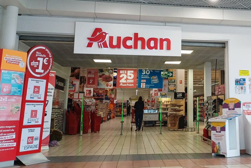 Le distributeur Auchan veut supprimer 2 389 emplois en France