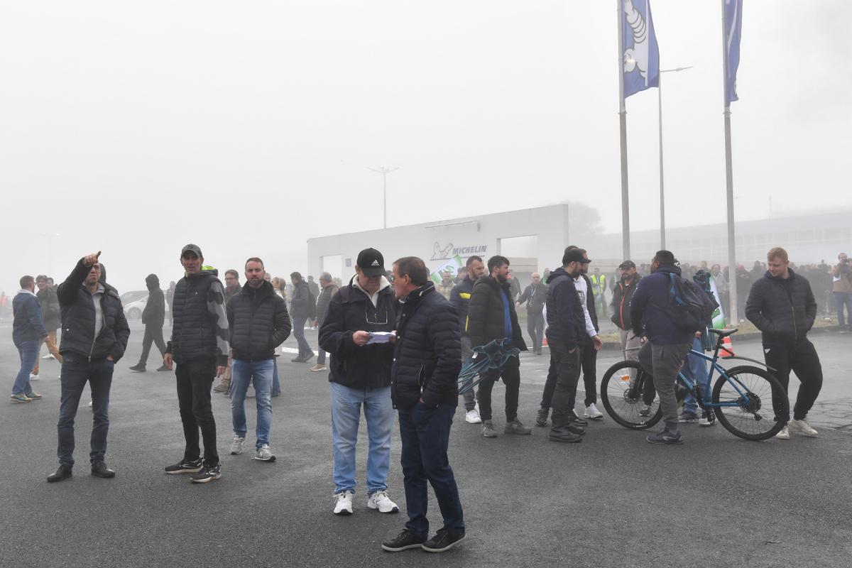 Les salariés de l’usine Michelin à Cholet votent la grève après l’annonce de la fermeture du site