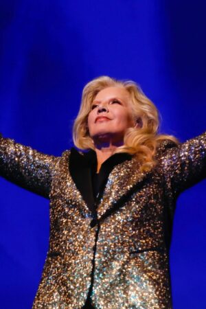 Sylvie Vartan quitte la scène : les cinq raisons d'un adieu, après soixante-trois ans de carrière