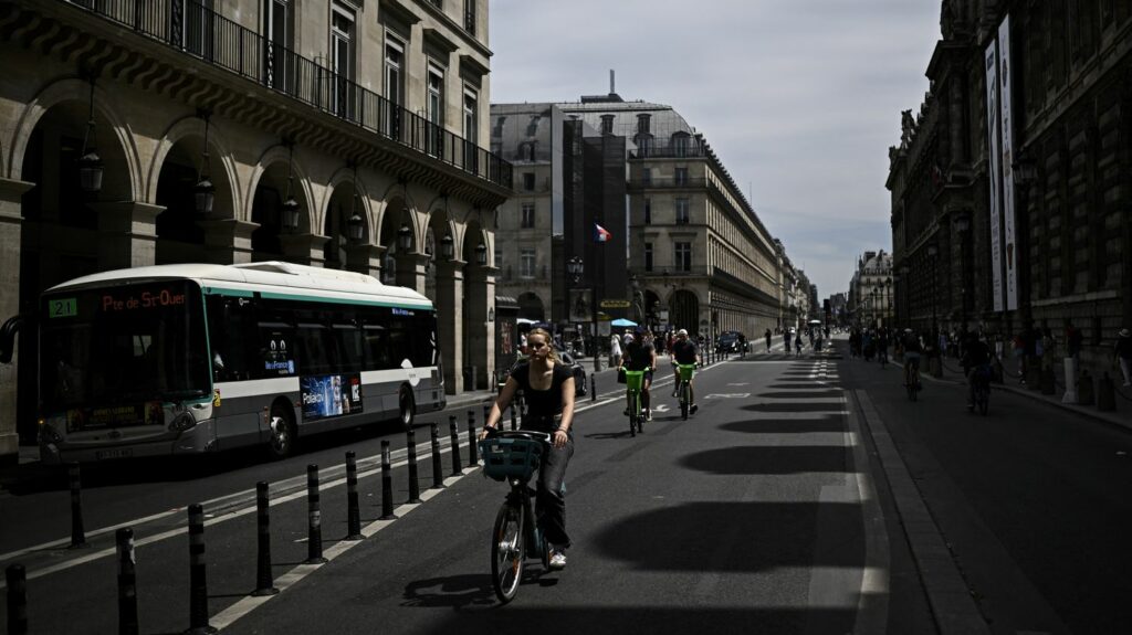 REPORTAGE. "Parfait" ou "compliqué" : premières réactions à l'instauration d'une zone à trafic limité dans le centre de Paris