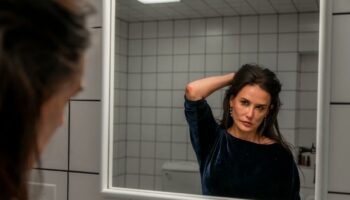 « The Substance » : Demi Moore dans un film choc et gore qui brocarde le jeunisme à Hollywood