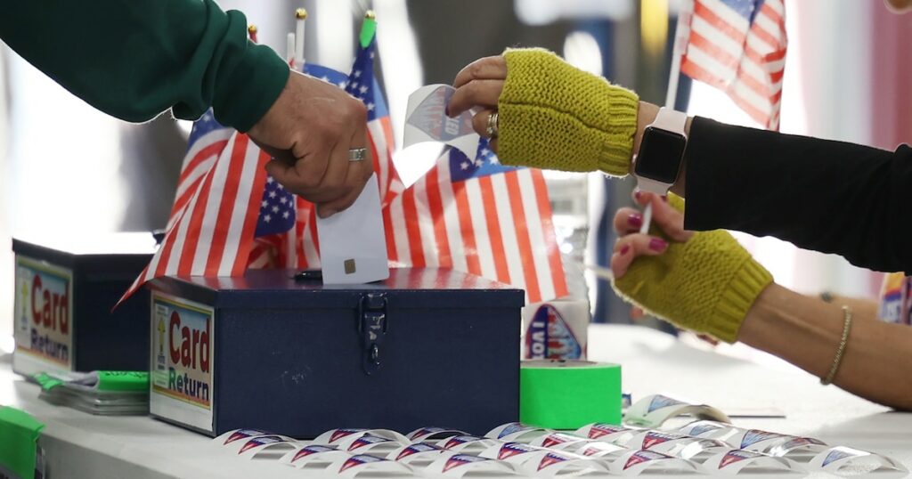 Un électeur dans un bureau de vote à Las Vegas, le 5 novembre 2024 au Nevada