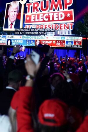 “Breaking news” : le moment où les médias américains ont annoncé la victoire de Trump