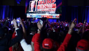 “Breaking news” : le moment où les médias américains ont annoncé la victoire de Trump