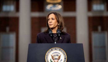 Devant ses partisans abattus, Kamala Harris concède sa défaite mais appelle à “continuer à se battre”