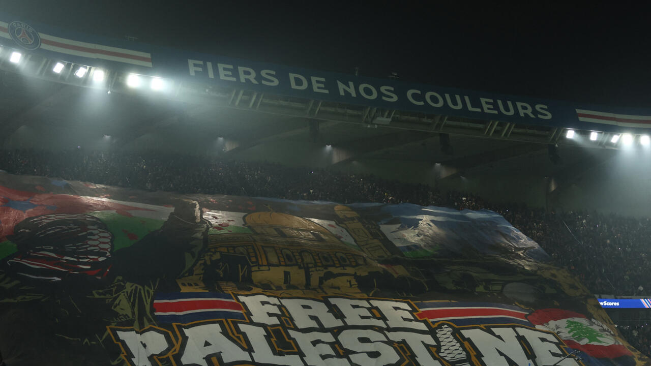 PSG : un immense tifo soutien à la Palestine déployé par les supporters