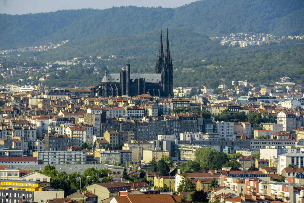 Coudes (Puy de-Dôme) : une fillette de 7 ans retrouvée morte chez elle, des circonstances perturbantes